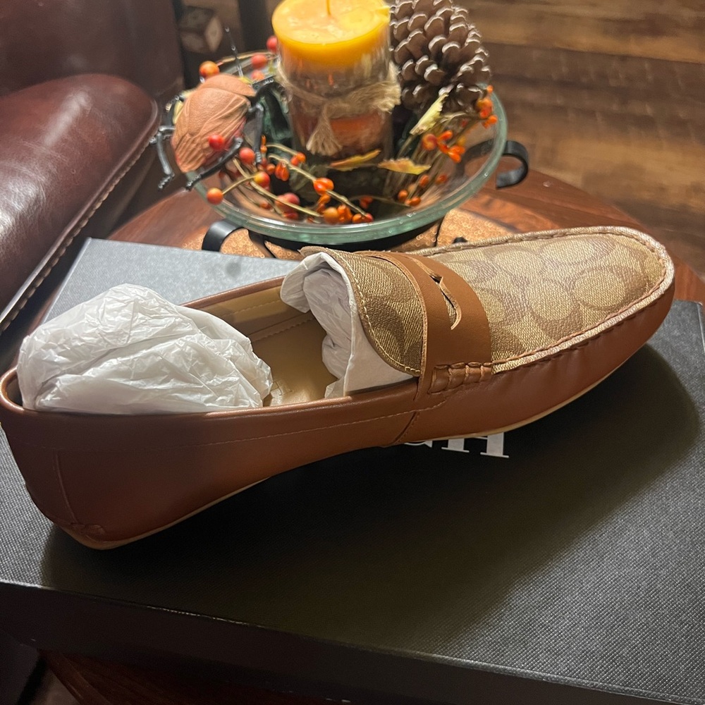 Coach Men's Tan Drivers NWT - Picture 2 of 7